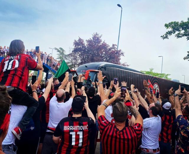 开云体育入口-【意甲】AC米兰3比0客胜夺11年首冠 国米3比0获亚军